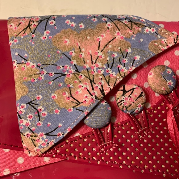 Irregular Choice Flick Flack Womens New Hand Clutch Bag Fuchsia Blossom - Picture 3 of 9